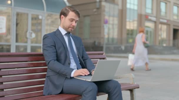 Young Businessman Laptop Smiling Camera While Sitting Outdoor Bench — Stockvideo