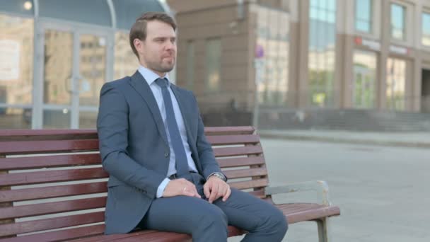 Waiting Young Businessman Leaving Bench Checking Time — Vídeo de Stock