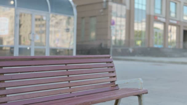 Young Businessman Coming Sitting Bench Checking Time — Vídeo de Stock