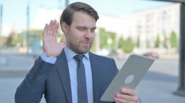 Orta Çağ İşadamı Açık Hava 'dan Tablet' e Görüntü Çağrısı