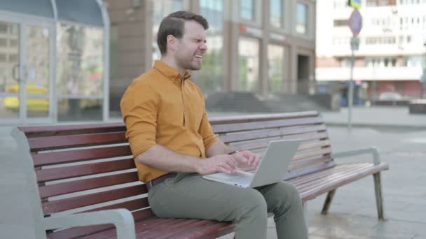 Casual Young Man Headache Using Laptop While Sitting Outdoor Bench — Stockvideo