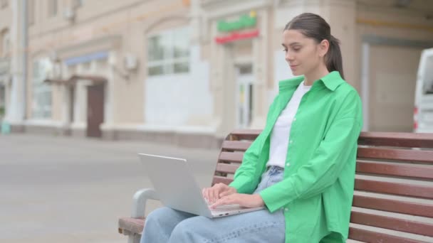 Young Woman Laptop Looking Camera While Sitting Outdoor Bench — ストック動画