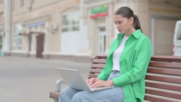 Young Woman Reacting Loss Laptop While Sitting Outdoor Bench — Wideo stockowe