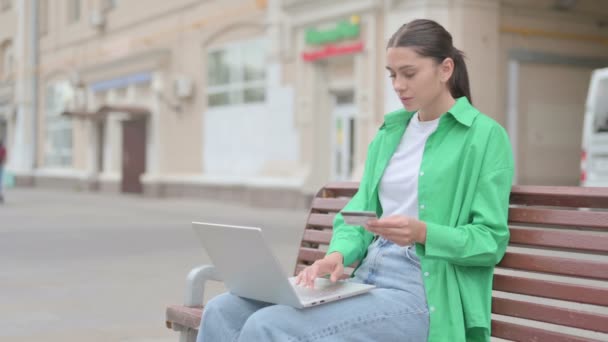 Young Woman Sad Online Shopping Failure Laptop Outdoor — Stockvideo