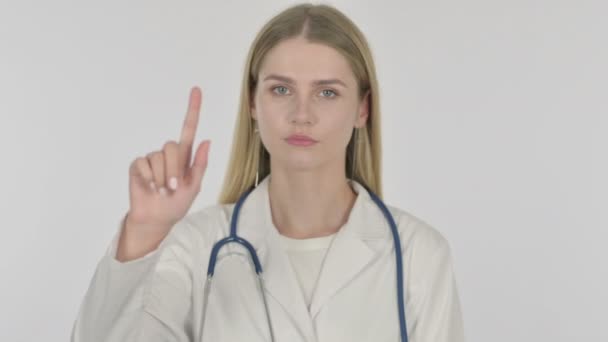Άρνηση Νεαρή Γυναίκα Γιατρός Απόρριψη Λευκό Φόντο — Αρχείο Βίντεο