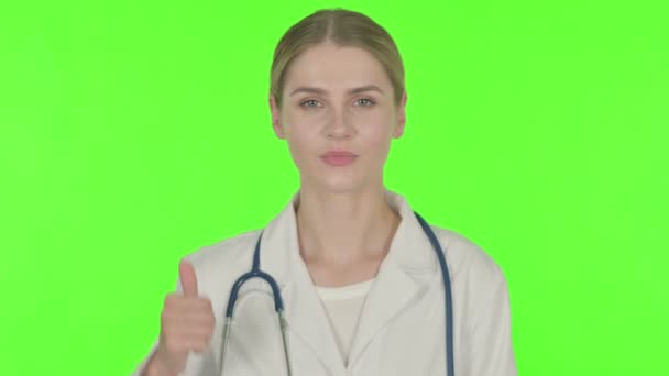 Thumbs Young Female Doctor Green Background — ストック動画