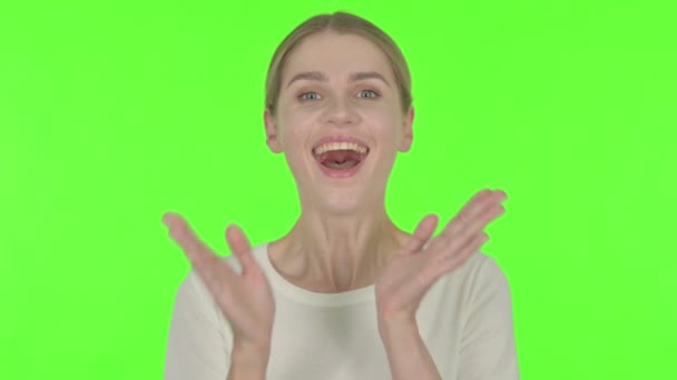Surprised Casual Young Woman Feeling Amazed Green Background — Video