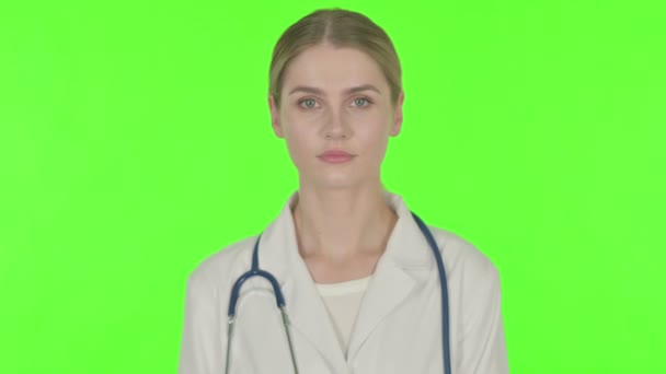 Serious Young Female Doctor Green Background — Stock video