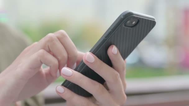 Close Woman Hand Using Smartphone Outdoor — 图库视频影像