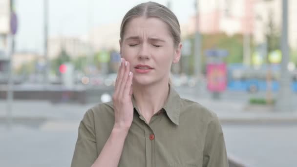 Discomforted Young Woman Toothache Standing Outdoor — Stok video