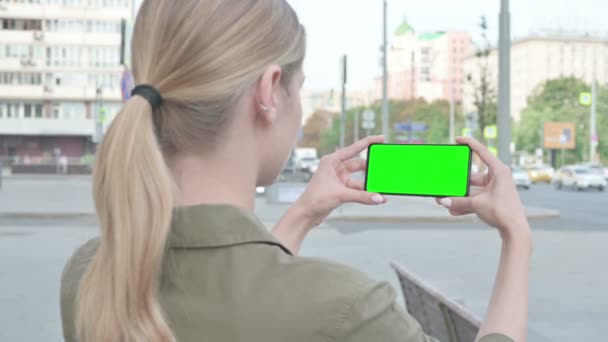 Young Woman Holding Smartphone Green Screen Outdoor — Vídeos de Stock