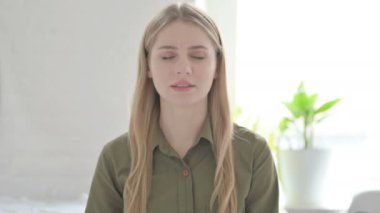 Hasta Sarışın Kadın 'ın Diş Ağrısı, Enfeksiyon Olarak Portresi