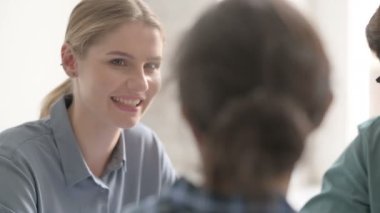 Mutlu Genç Kadın İş Adamlarıyla Konuşuyor