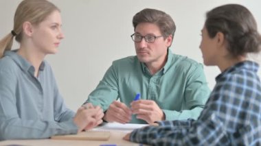 Yaratıcı İş Adamları Kadın Meslektaşları Dinliyor