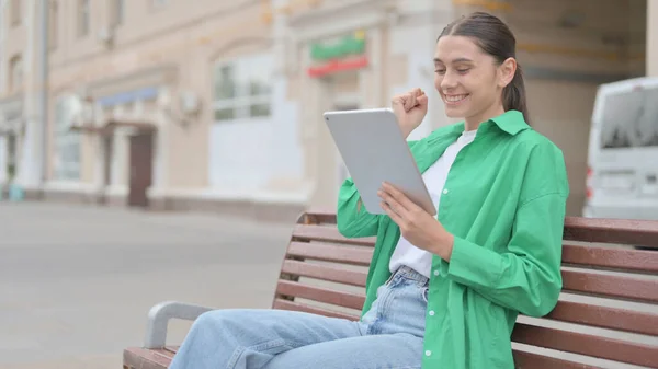 Young Woman Celebrating Online Win Tablet While Sitting Outdoor Bench — 图库照片