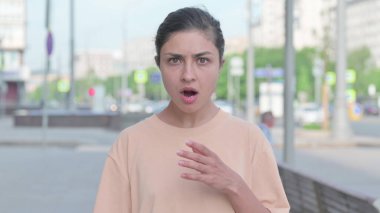 Kaybına Tepki Veren Genç Hintli Kadın Portresi