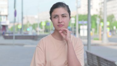 Genç Hintli Kadın 'ın baş ağrısı portresi