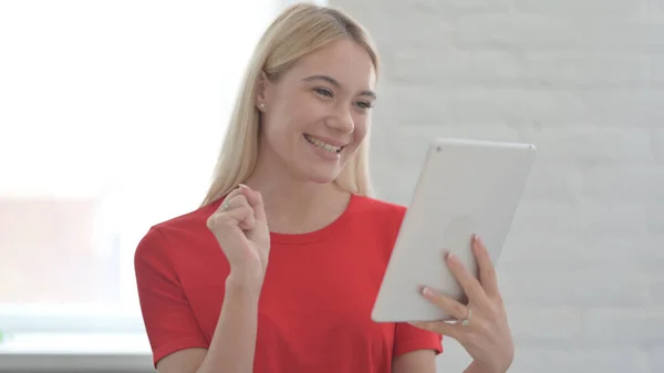 Young Woman Celebrating Online Win Tablet — ストック写真