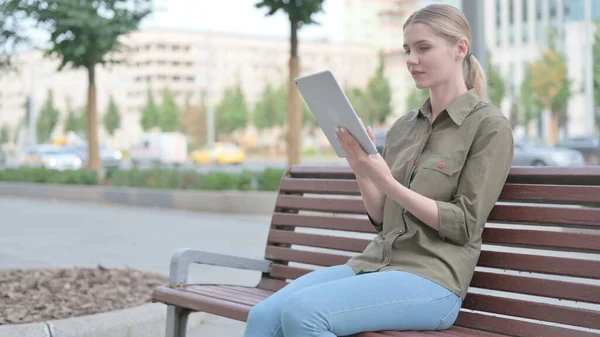 Young Woman Using Tablet While Sitting Outdoor Bench — ストック写真