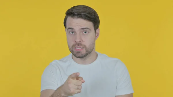 Angry Casual Young Man Arguing Yellow Background — Stockfoto