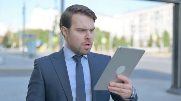 Upset Middle Aged Businessman Reacting Loss Tablet Outdoor — Stockfoto