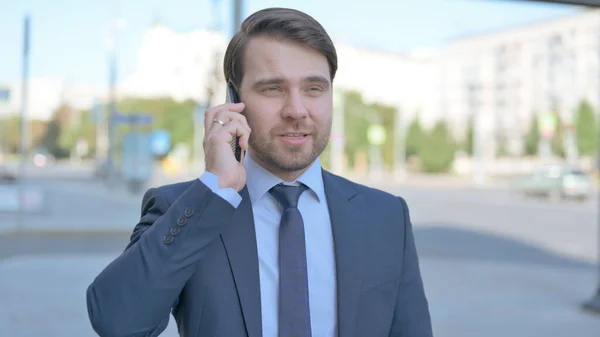 Portrait Middle Aged Businessman Talking Phone Outdoor — Foto Stock