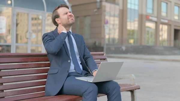 Middle Aged Businessman Neck Pain Using Laptop While Sitting Outdoor — Stockfoto