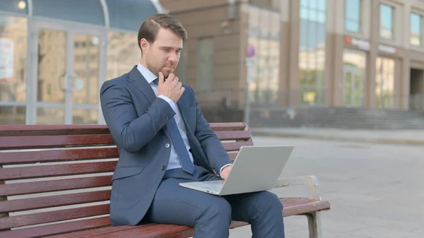 Thinking Middle Aged Businessman Using Laptop While Sitting Outdoor Bench — 图库照片