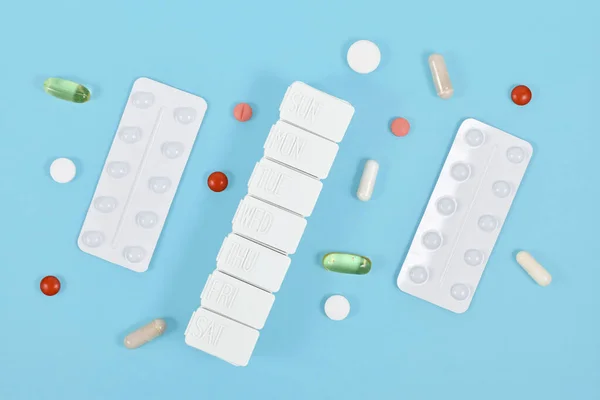 Tabletter Kapslar Blisterförpackningar Och Piller Blå Bakgrund — Stockfoto