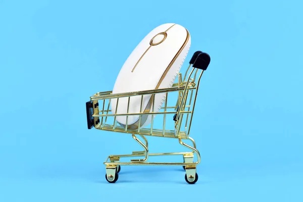 带计算机鼠标购物车的网上购物概念 — 图库照片