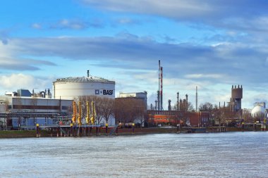 Ludwigshafen, Almanya - Ocak 2022: BASF SE, bir Alman çokuluslu kimya şirketi ve dünyanın en büyük kimyasal üreticisi
