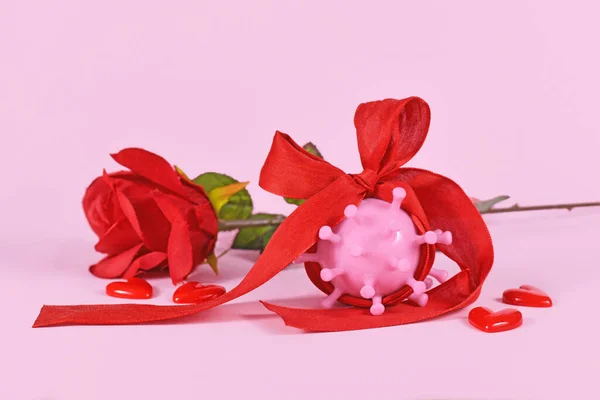 Valentine Day Corona Pandemic Concept Virus Model Wrapped Ribbon Rose — Stockfoto