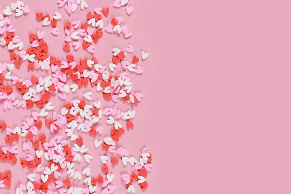 Vermelho Branco Coração Forma Açúcar Sobremesa Polvilha Fundo Rosa Com — Fotografia de Stock