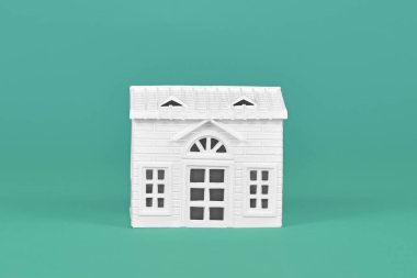 Deniz mavisi arkaplanında basit bir Beyaz Saray modeli