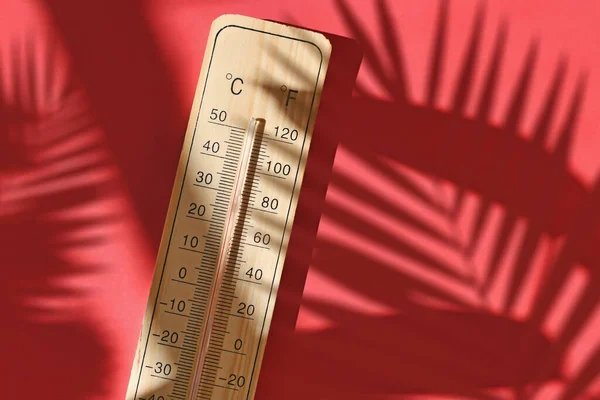 Wooden Thermometer Showing Degrees Celsius 104 Degrees Fahrenheit Summer Heat — Foto Stock