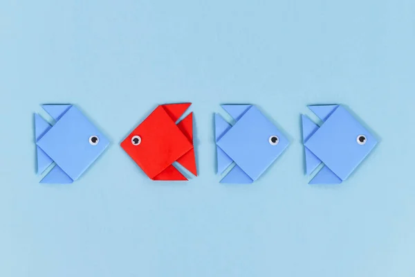 Red Paper Fish Swimming Swimming Current Direction Blue Fish — Foto de Stock