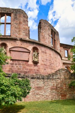 Heidelberg, Almanya - Haziran 2022: Heidelberg Şatosu 'nun kuzey batı yakasında bulunan Dicker Turm Kulesi