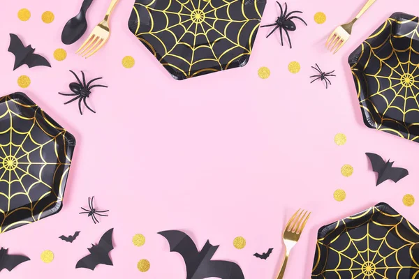 Halloween Party Frame Black Gold Spider Web Plates Spiders Confetti — 图库照片