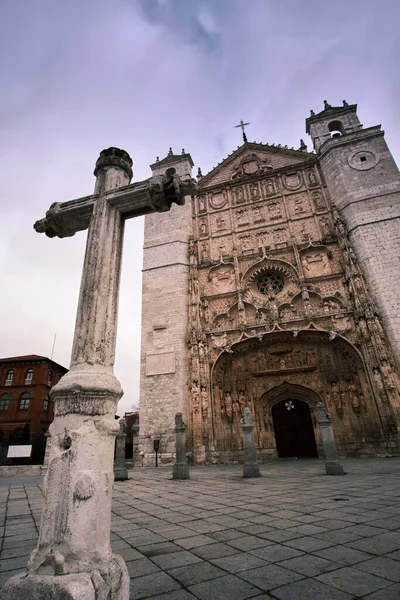 Valladolid, İspanya 'daki Aziz Paul Kilisesi cephesi