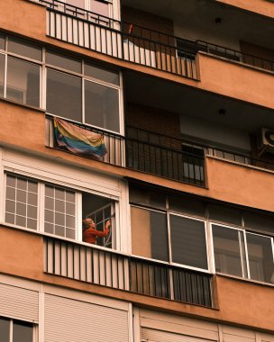 Madrid, İspanya - 15 Mart 2022. Kum fırtınası, kalima veya Celia depresyonundan kaynaklanan sis.