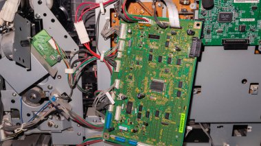Electronic components on the board of an electronic device