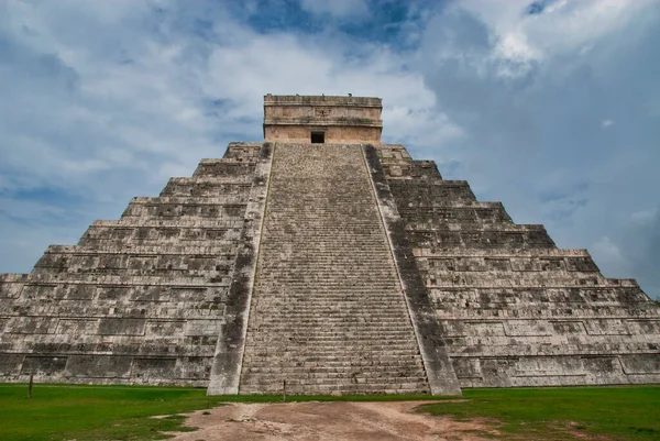 Facade Kukulkan Temple Castle Chichen Itza — 스톡 사진