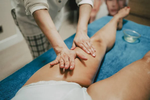 Masseur Doing Lymphatic Drainage Client Beauty Center High Quality Photo — Stock Photo, Image