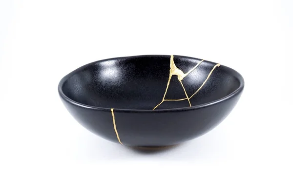 Isolated Black Japanese Kintsugi Bowl Antique Pottery Restored Gold Cracks — Zdjęcie stockowe