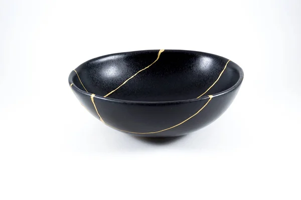 Isolated Black Japanese Kintsugi Bowl Antique Pottery Restored Gold Cracks — Zdjęcie stockowe