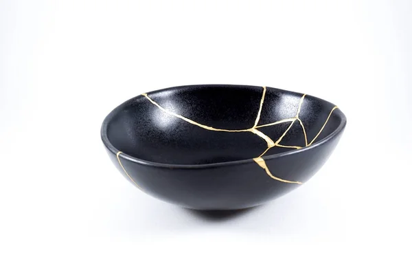 Isolated Black Japanese Kintsugi Bowl Antique Pottery Restored Gold Cracks — 스톡 사진