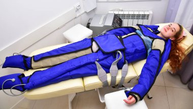 Basınç terapisi. Lenfatik drenaj masajı. Donanım kozmetolojisi. Vücut bakımı. Cerrahi olmayan vücut şekillendirme. Güzellik salonunda anti-selülit ve anti-yağ tedavisi.