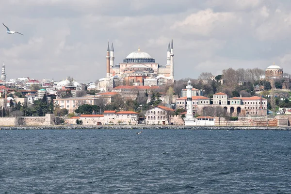 Isztambul Nevezetességei Tájai Tavaszán Kikötőben Isztambulban Törökország — Stock Fotó