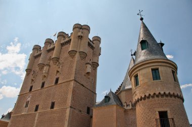 Segovia 'nın Alcazar Kulesi. İspanya 'nın Segovia şehrinde bulunan taştan bir kaledir.