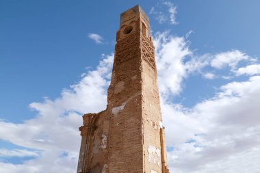 Terk edilmiş Belchite kasabasındaki eski bir kilisenin kalıntıları. İspanya iç savaşı sırasında yok edildi, Zaragoza, İspanya